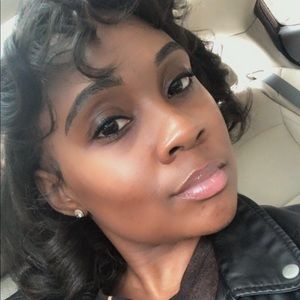 Meet your Posher, Tesia